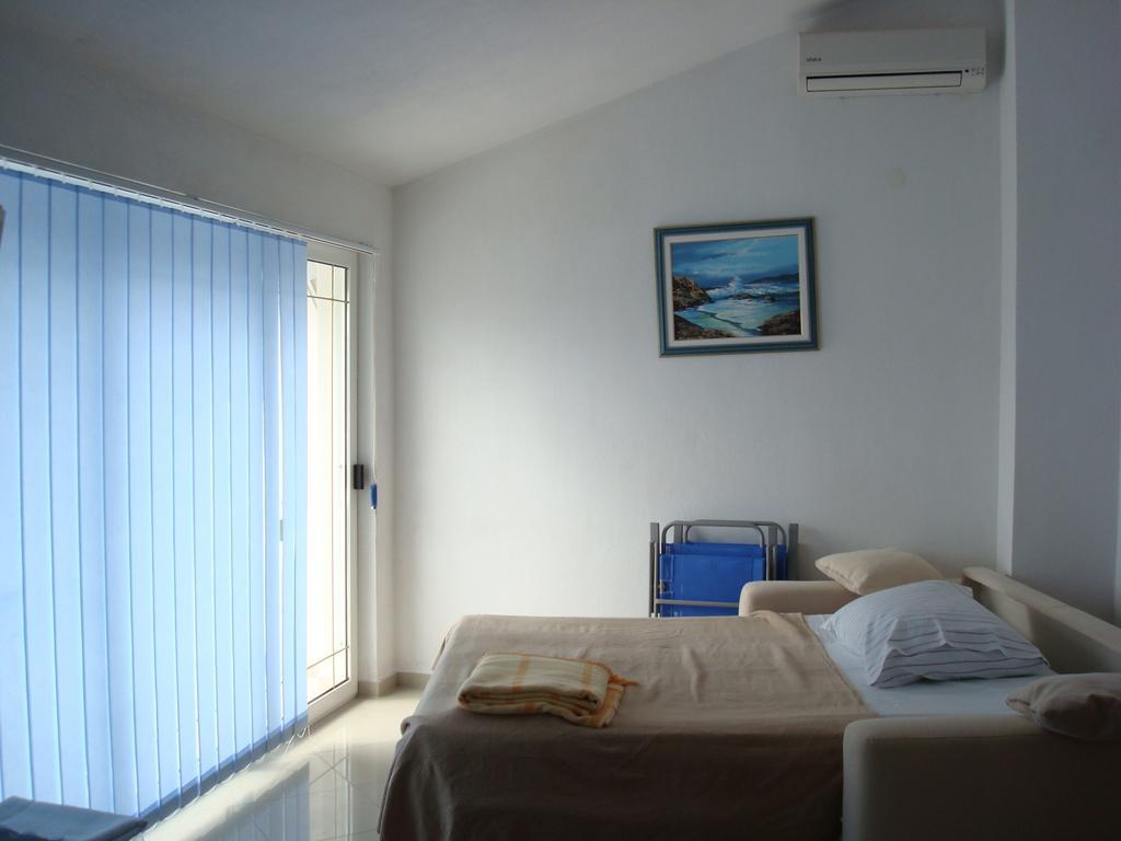 Apartments 4 Dolphins Rogoznica  Phòng bức ảnh